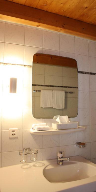 Hotel Alpina Vals Room photo